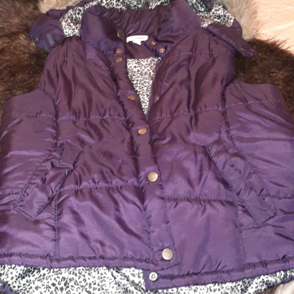 Girls Bongo puffer vest jacket.